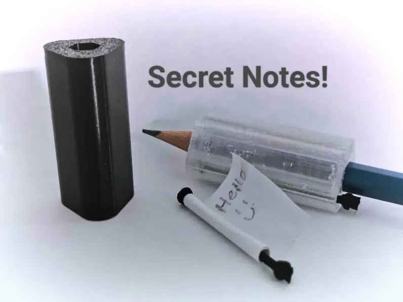 Poignée de crayon avec fentes à notes cachées