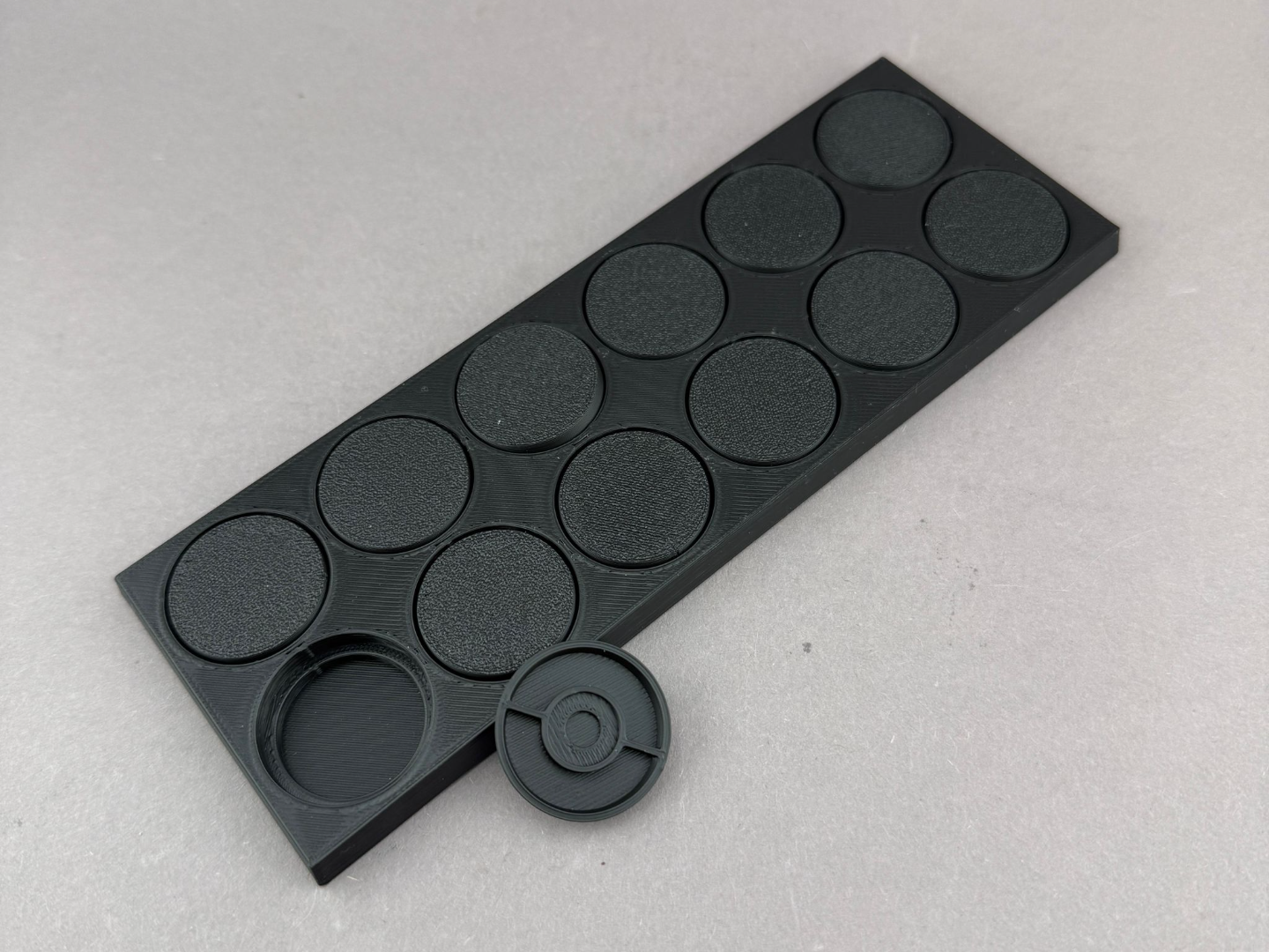 Middle-Earth movement tray for 12 poses 25mm base