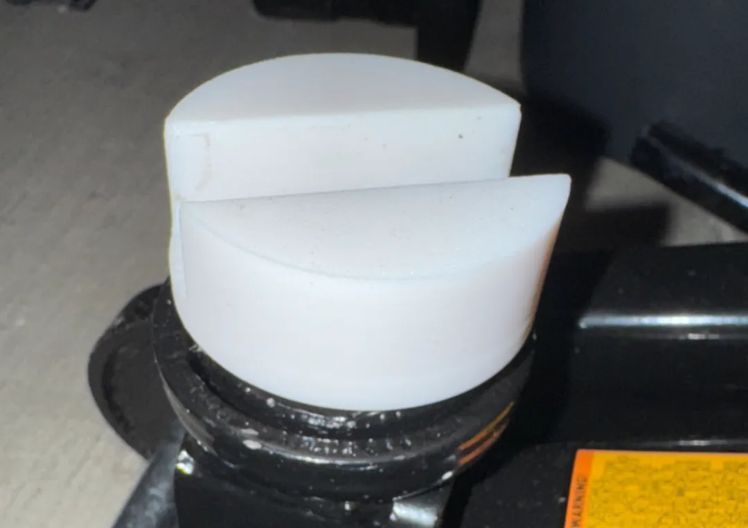 Patin de cric hydraulique pour monocoque