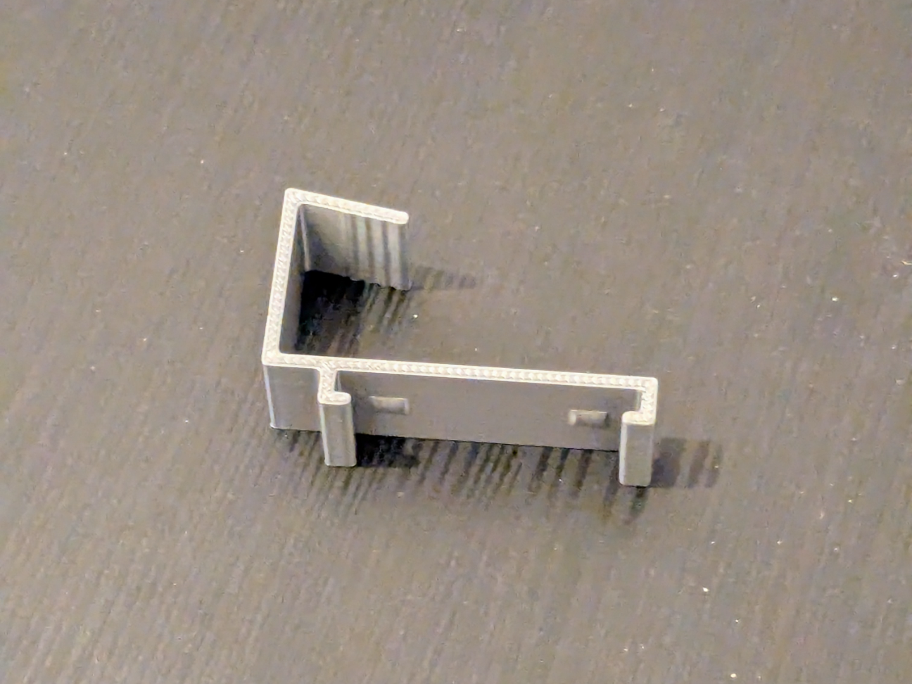 Window roller blind mounting bracket