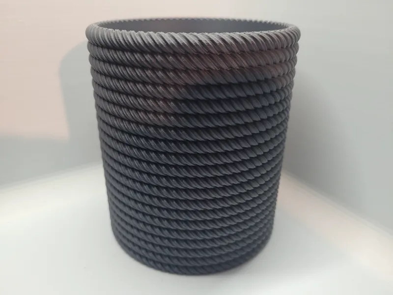 Round Basket with twisted Surface - Middle Sized