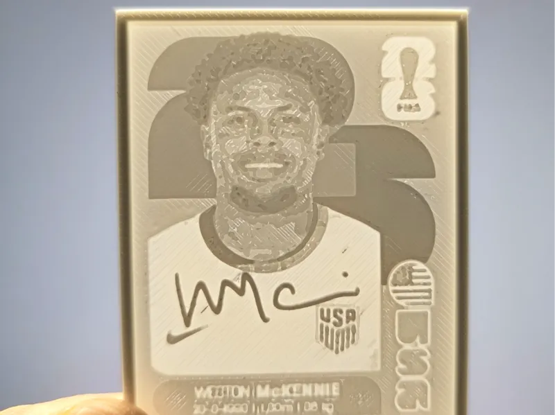 Cromo en 3D de McKennie (Album Panini 2026)