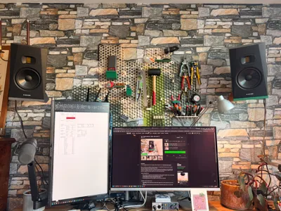 Speaker shelve - perfect angle - Adam Audio T7V