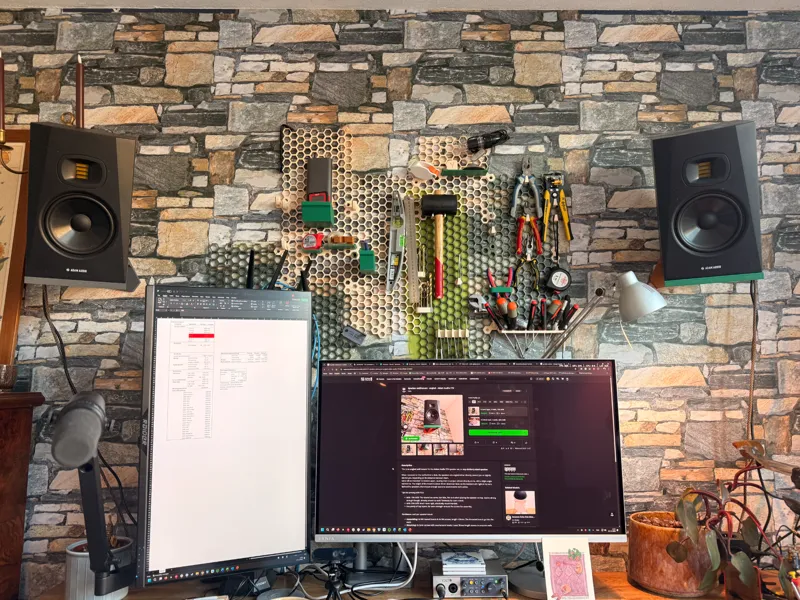 Speaker shelve - perfect angle - Adam Audio T7V