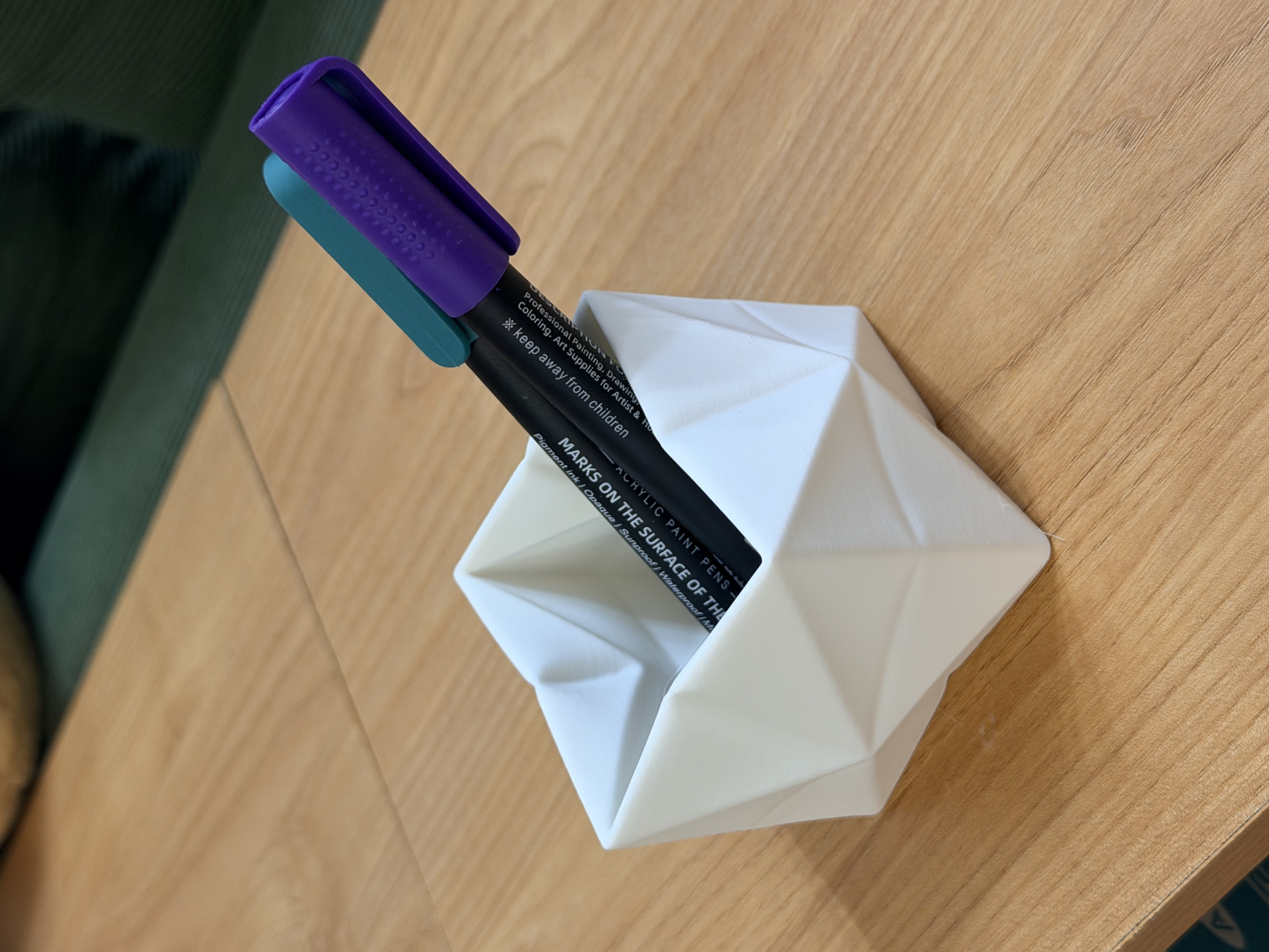 Miniatura 2 do modelo 3D 方形折痕艺术收纳笔筒