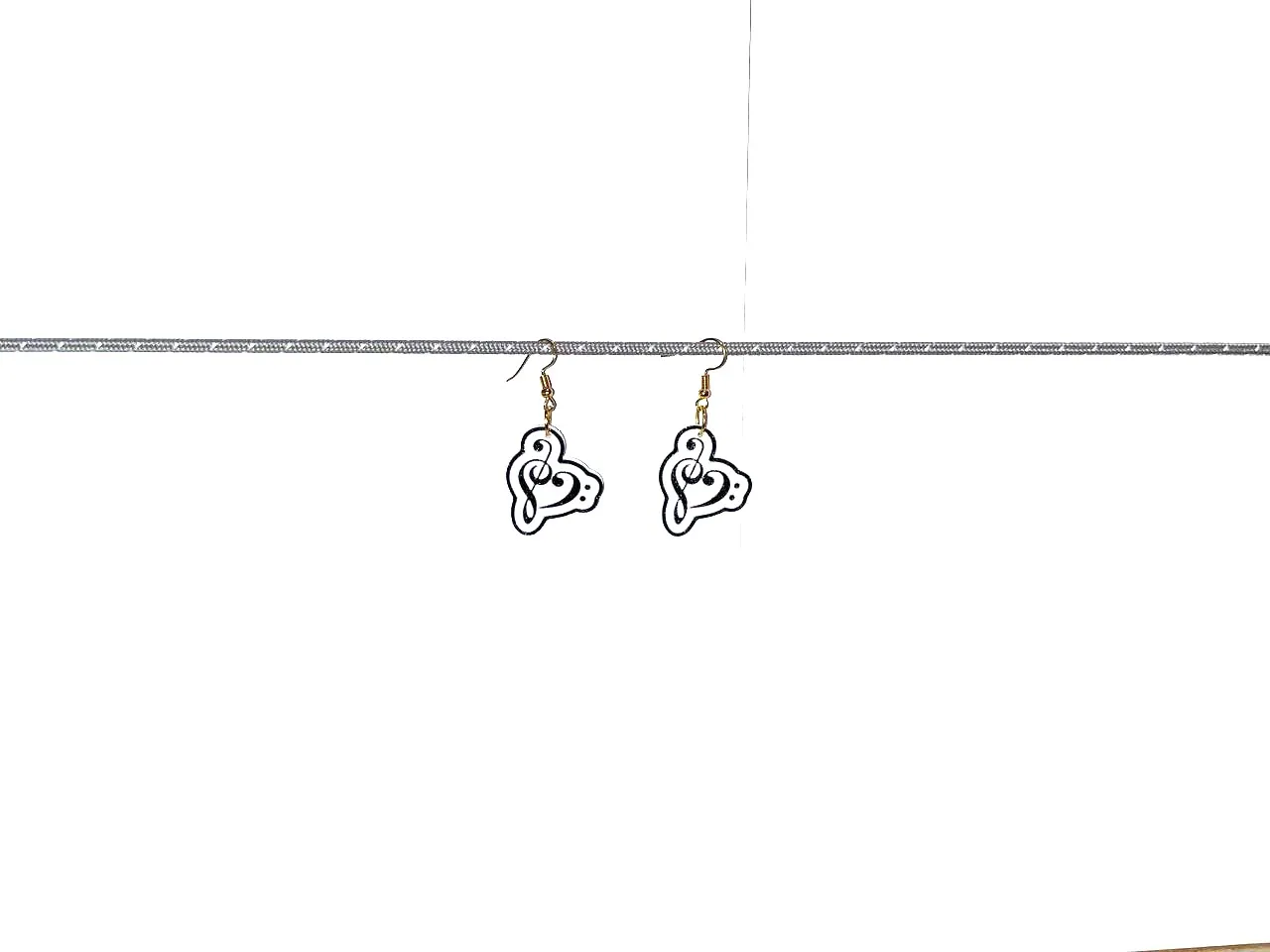 musical earring view 3