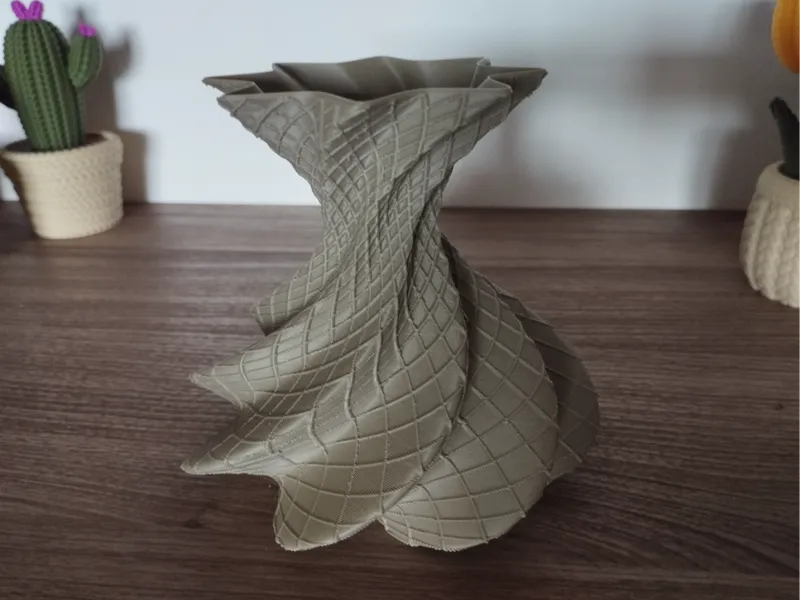 Swirl vase overhang test 