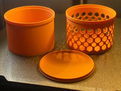 Stackable container with lid