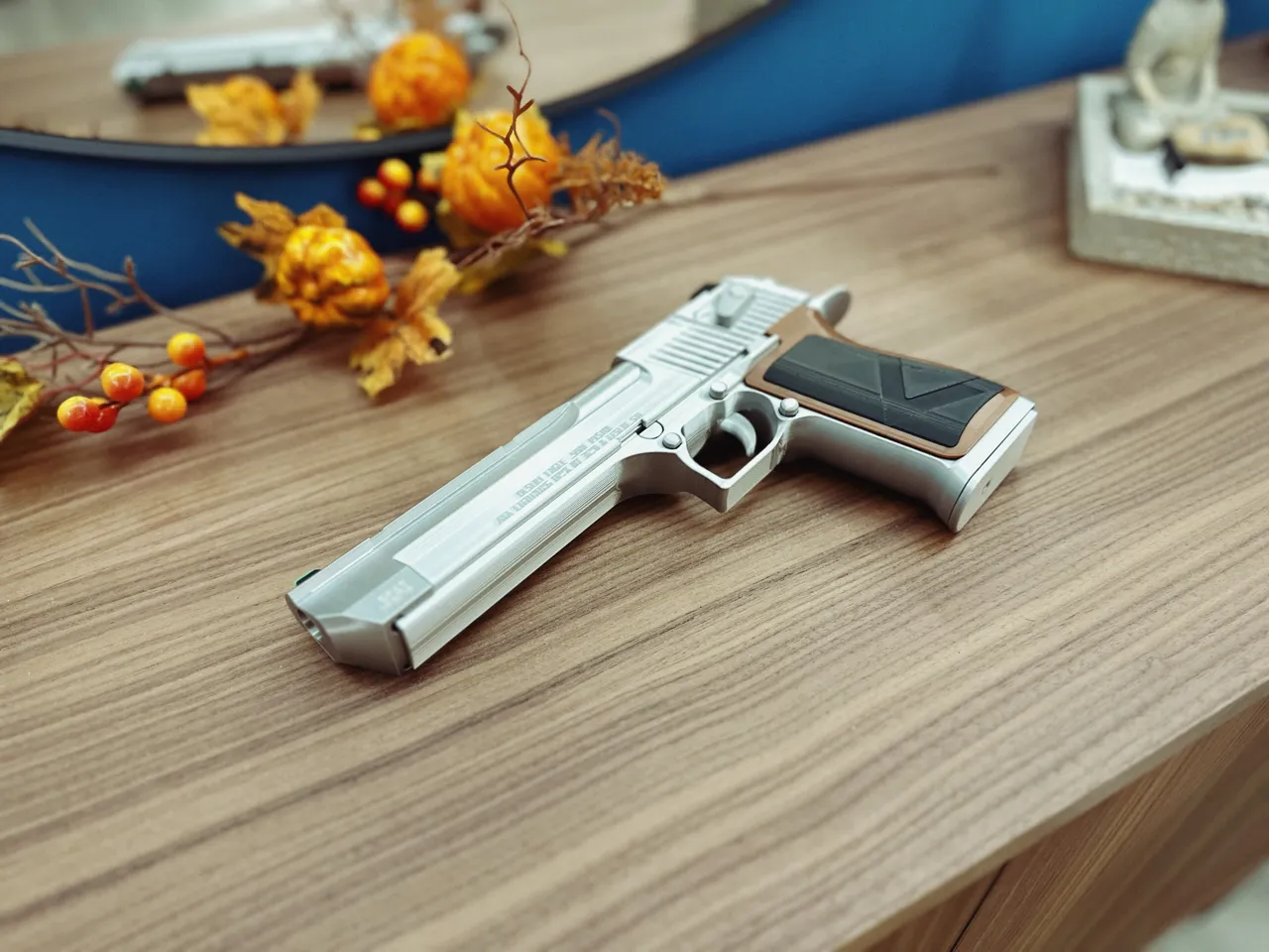 Resident Evil 2 - Desert Eagle 50AE Lightning Hawk view 2