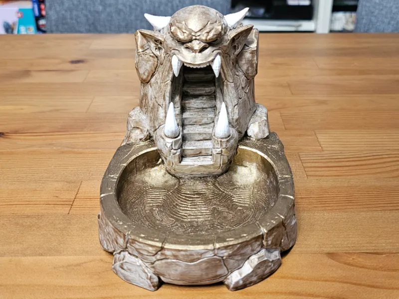 Stone Beast Dice Tower & Tray – handbemalt