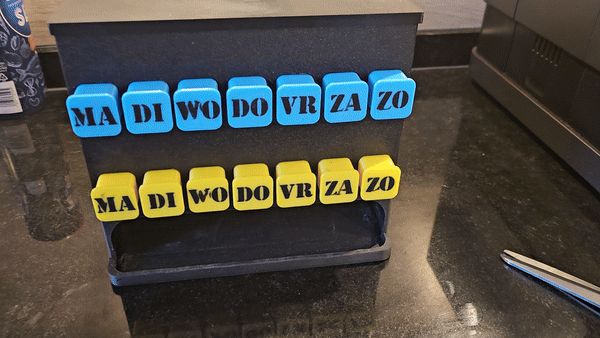 Pill dispenser (based on DOTW Week Pill Dispenser)