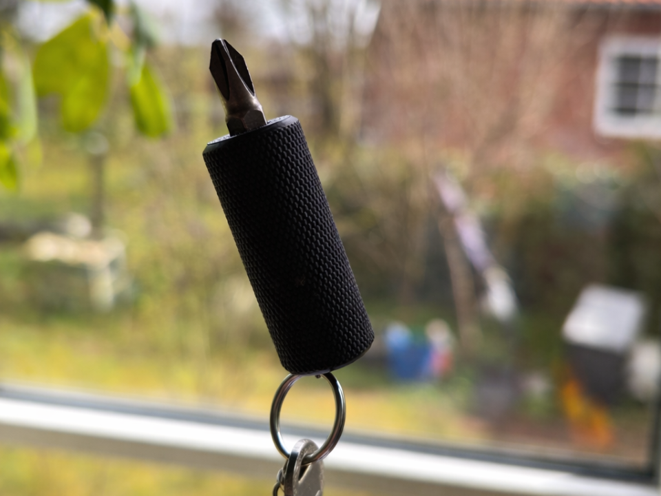 Miniatura 1 do modelo 3D Keychain Bit Driver with Storage (Parametric)