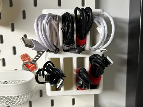 Range-câbles USB profond pour panneau Skadis