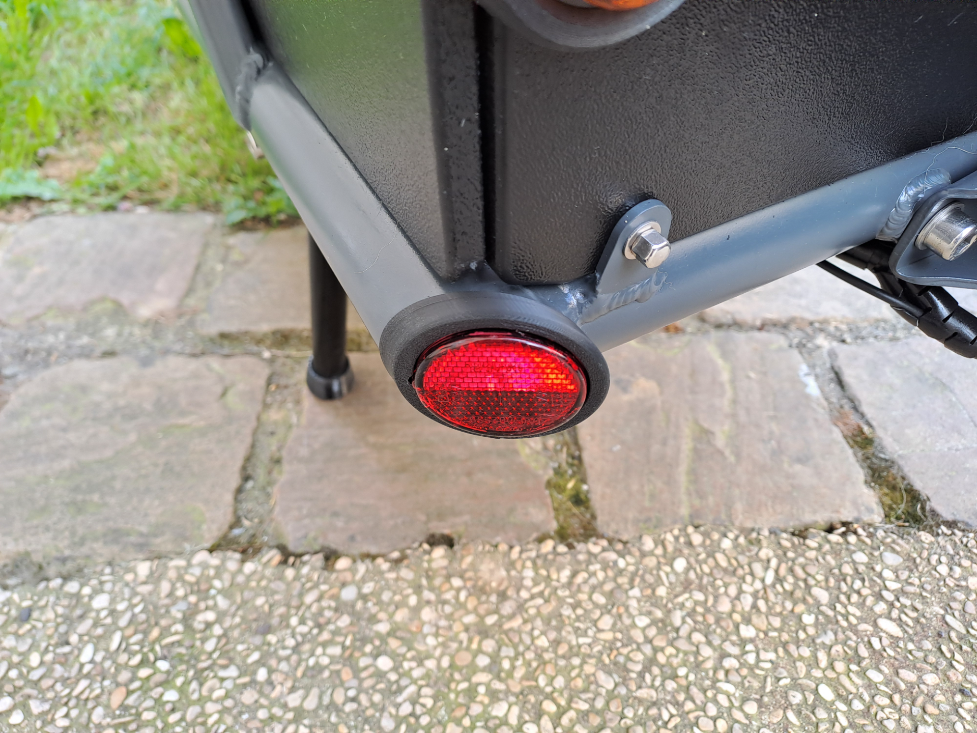 Load 75 bottom oval retroreflector mount