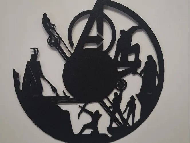 Avengers United – Heroic Silhouette Medallion