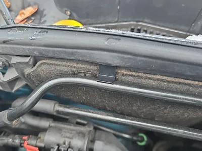 Opel Vacuum Hose Holder