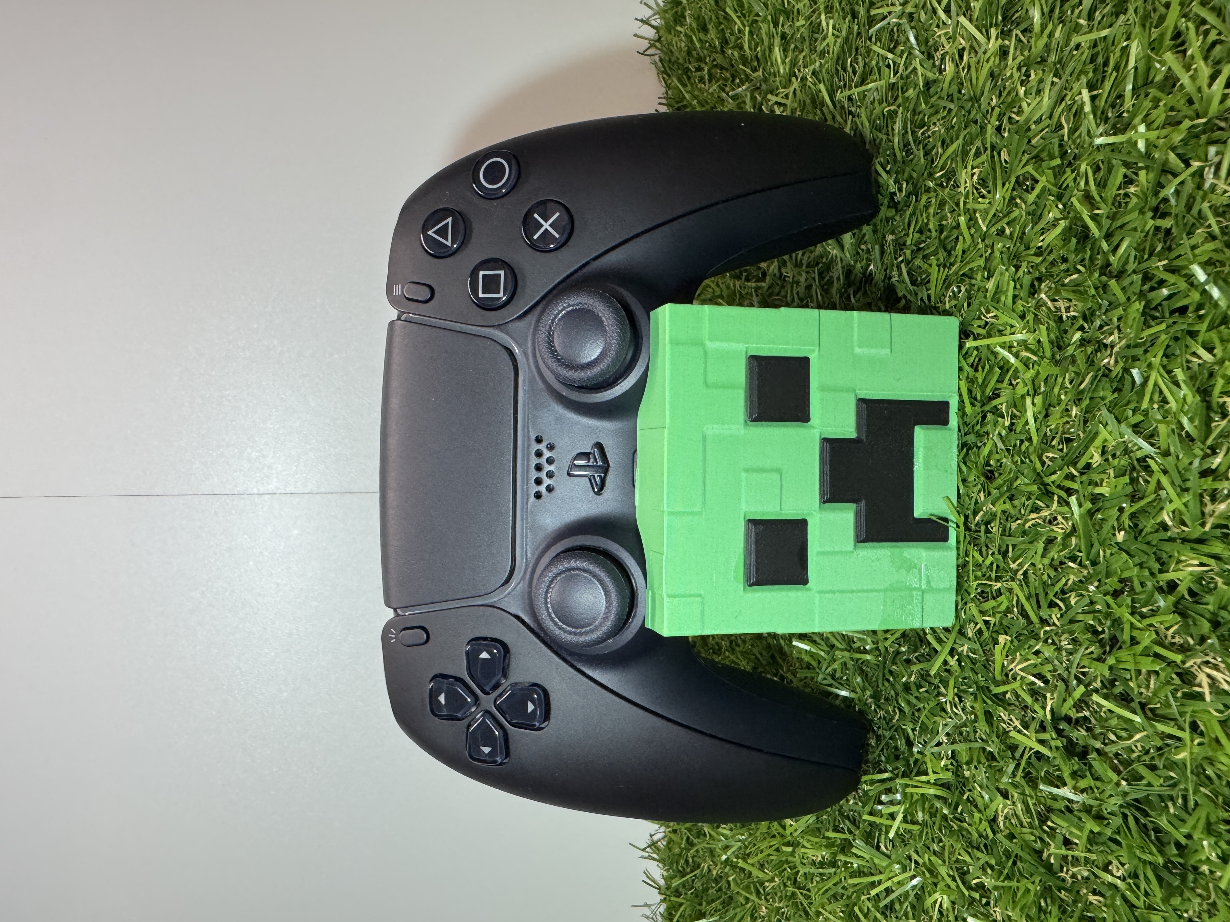 Miniatura 1 do modelo 3D Supporto Controller PS5 Creeper