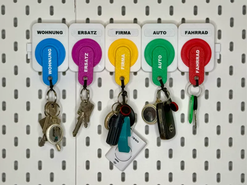 SKADIS Magnetic key holder and keychains