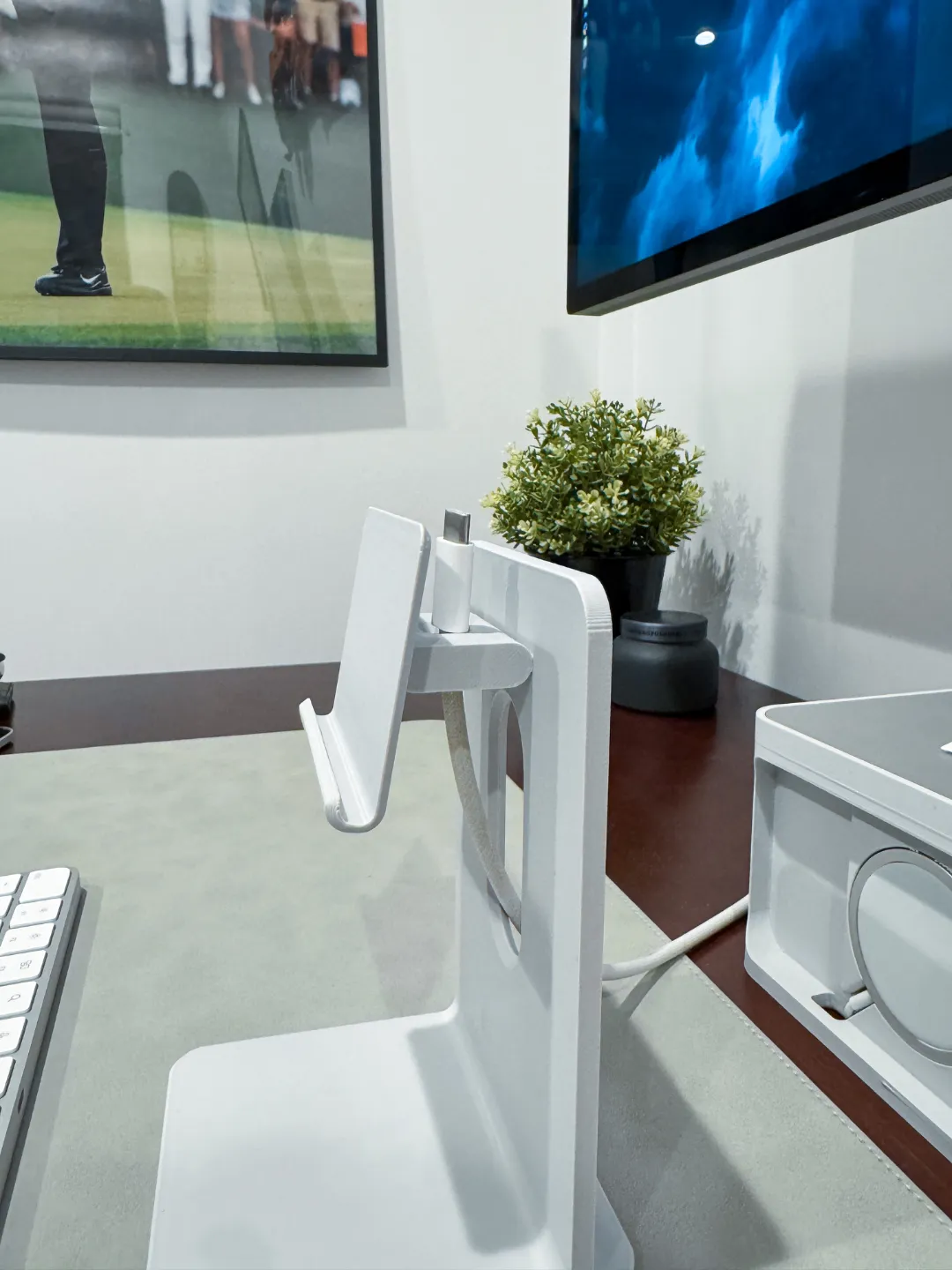 iPad Studio Stand V2 view 3