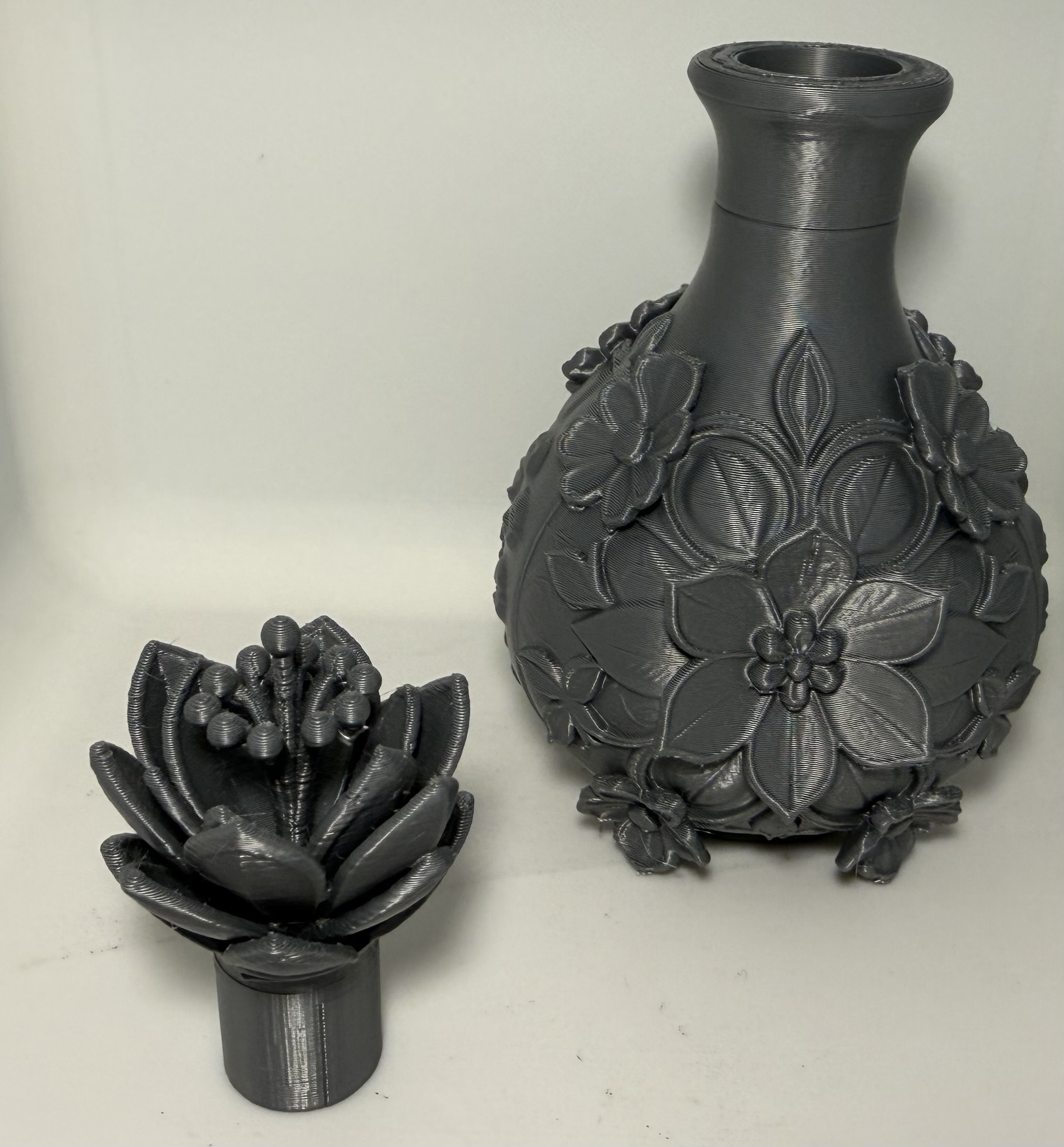 Miniatura 2 do modelo 3D Spring Bloom Potion Bottle