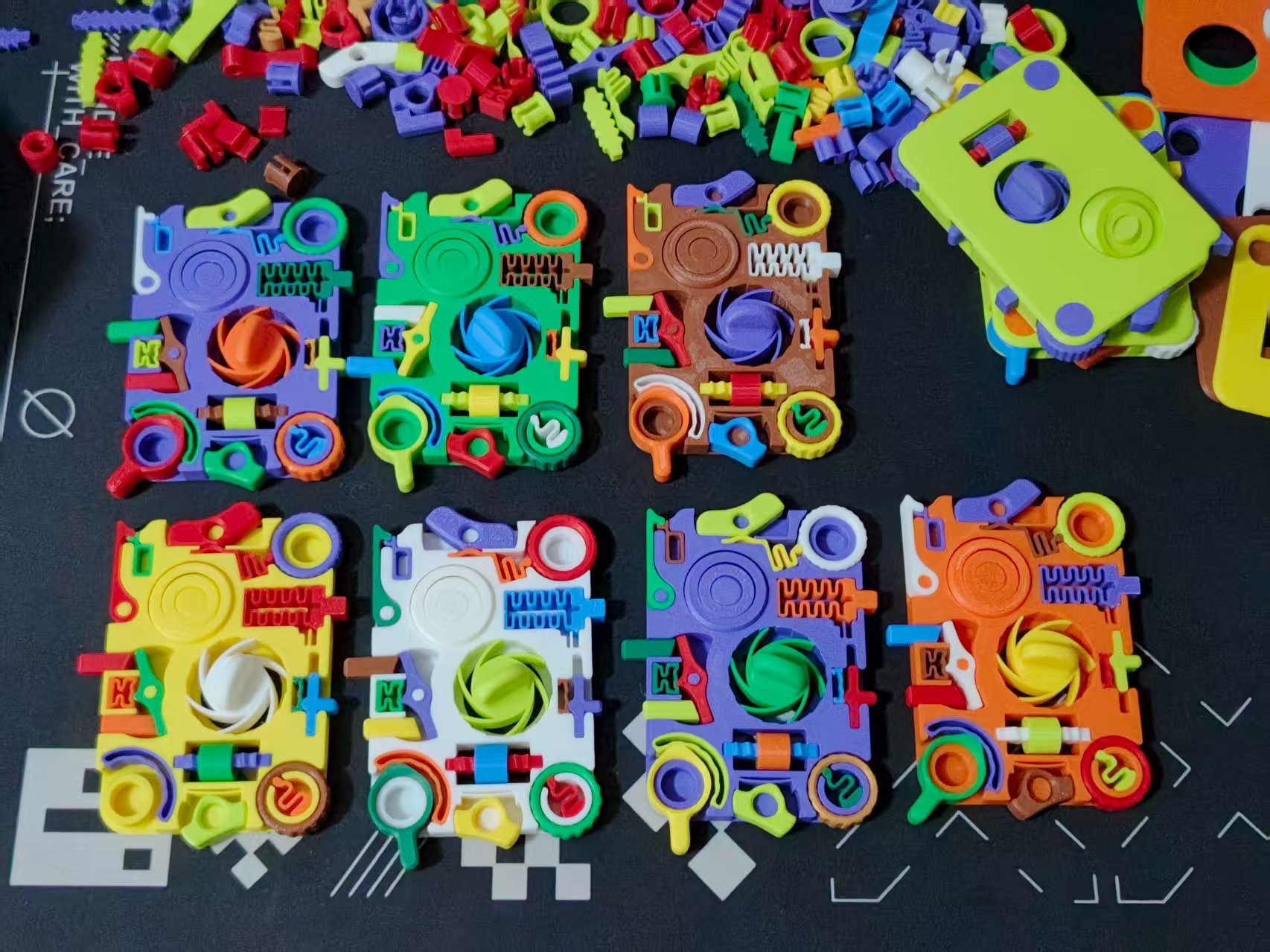 Miniatura 4 do modelo 3D 爽歪歪解压玩具十二件套（Twelve-in-One）