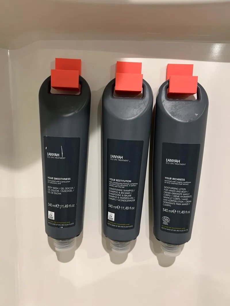 Shower gel holder / Support gel douche