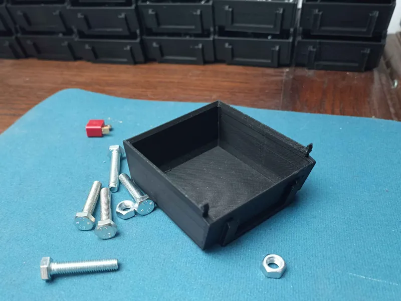 Small stackable container