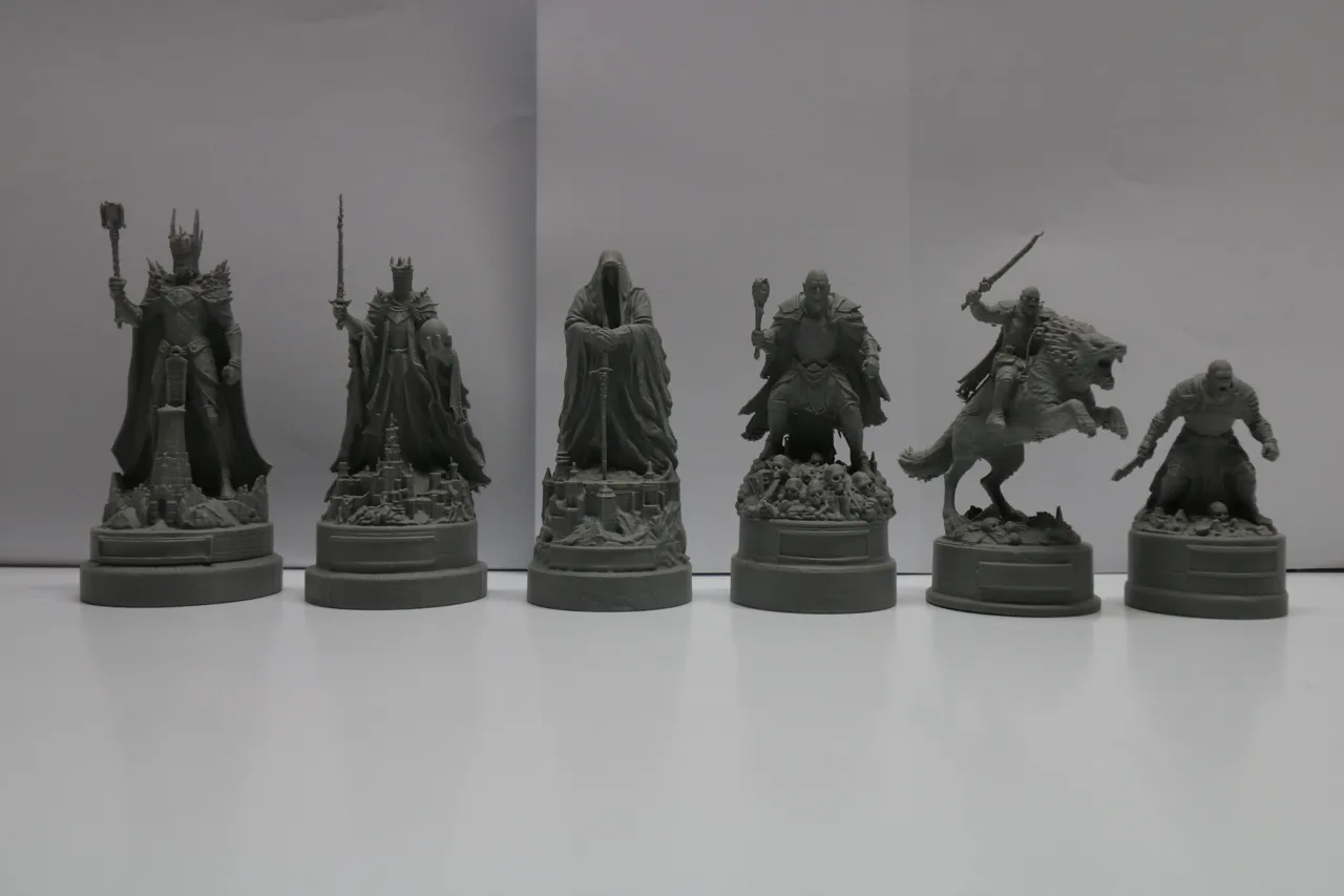 Lord of the Rings Inspired Chess Set view 3