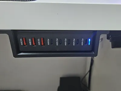 UsbHub600W_DeskMount
