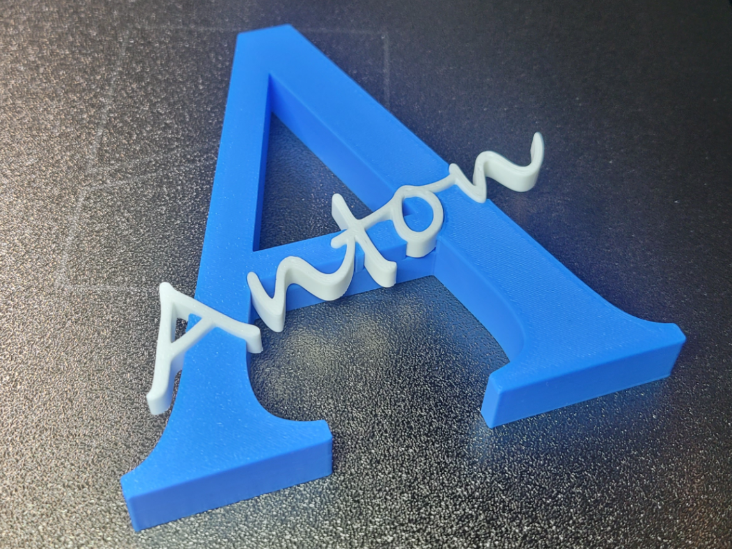 "A" mit Schriftzug "Anton"