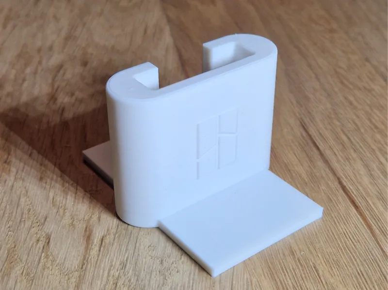 Scraper holder with skirt