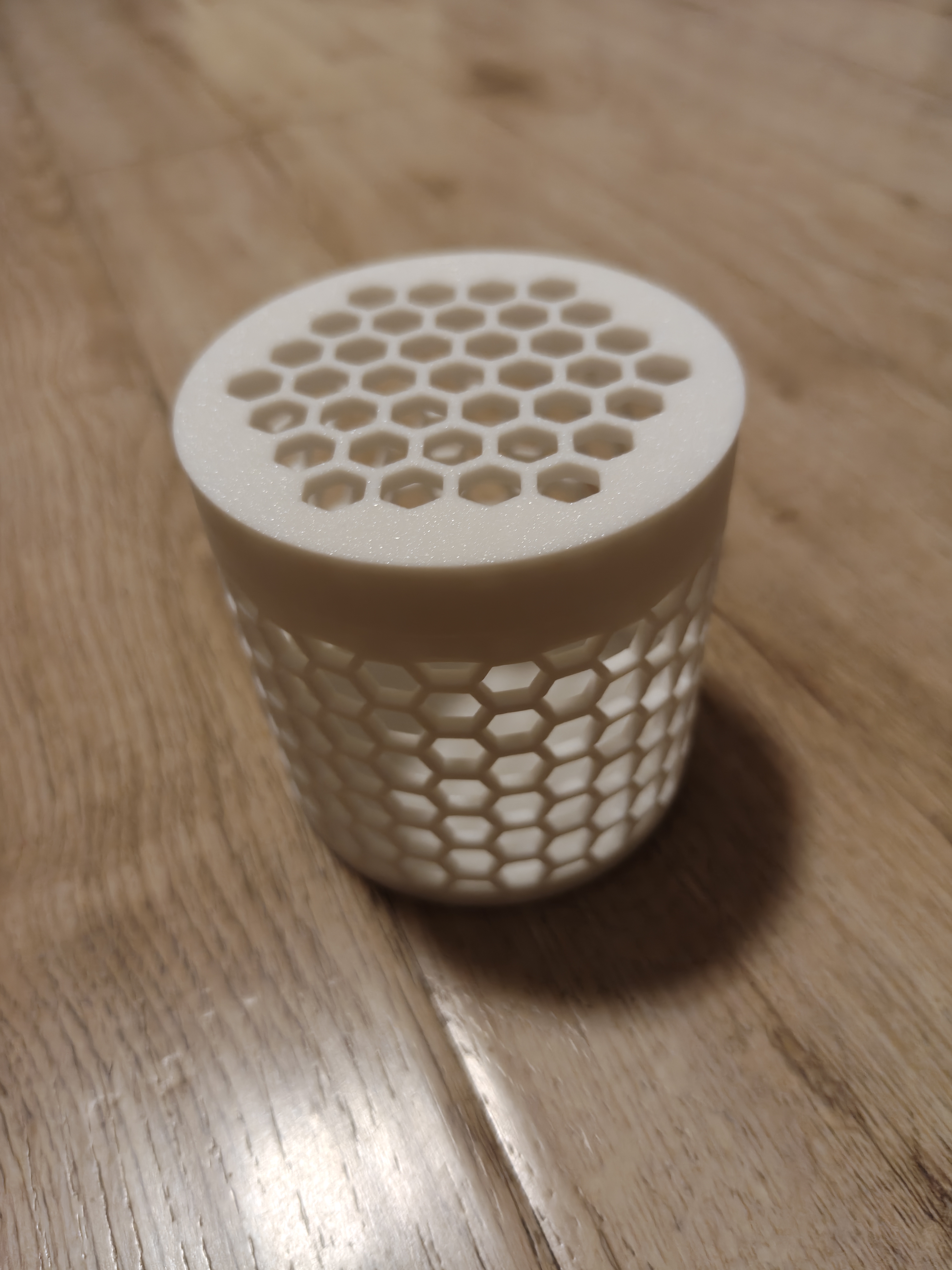 Miniatura 2 do modelo 3D 蜂窝罐（昆虫罐）