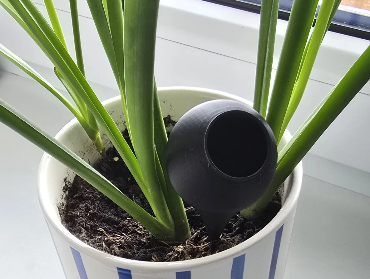 Self-Watering Ball view 2