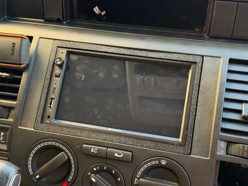 Cadre Eonon UX6S pour VW T5 2007