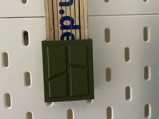 Skadis Zollstock Halter mit Bambu lab logo