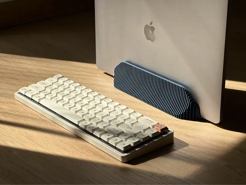Vertical Laptop Stand for MacBook Pro A1990