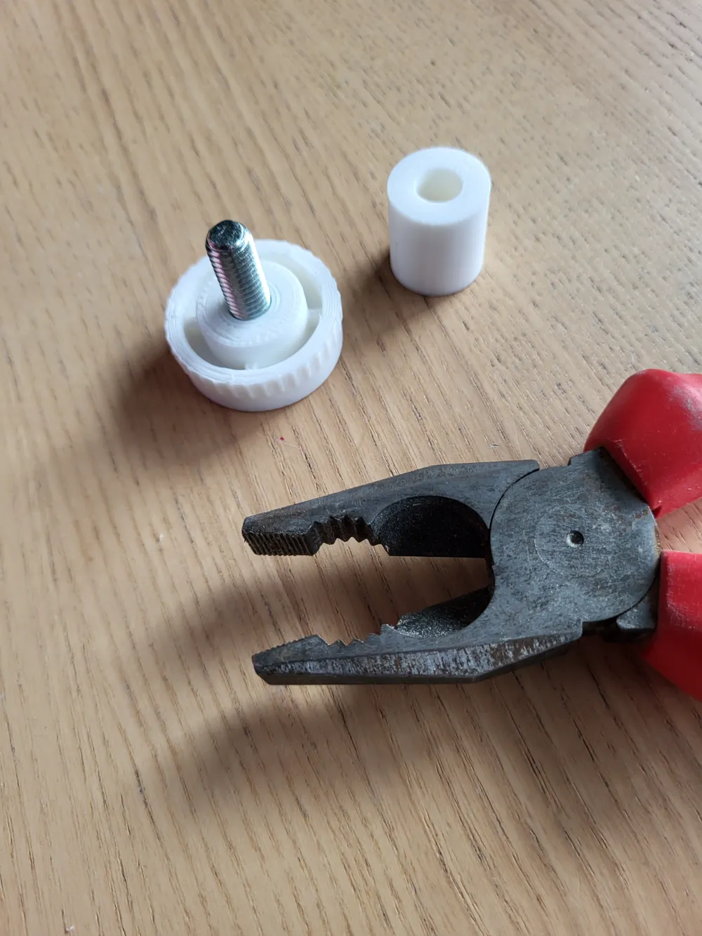 Table Base Screw Table base with embedded screw by Andi_Arbeit - MakerWorld