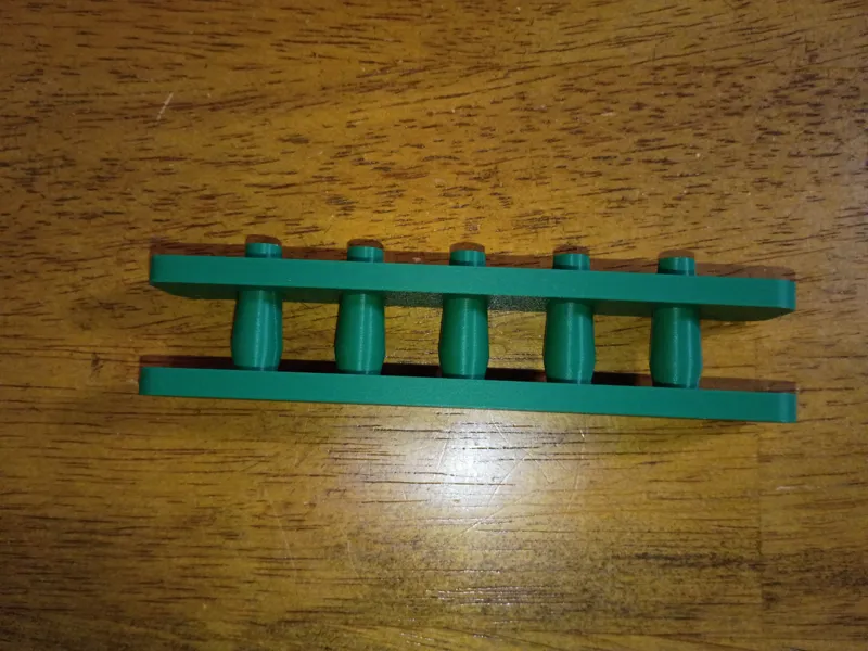 Helping hand for Fingerloop Braiding