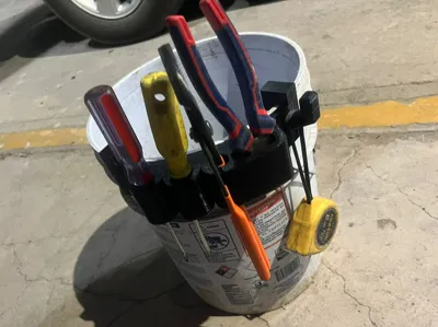 19 L or 5 Gal bucket tool holder