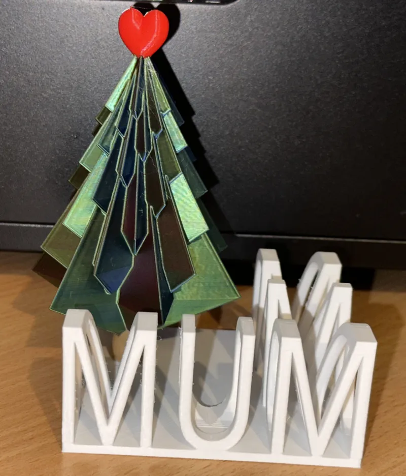 Mum & Dad 3D text and Christmas Tree