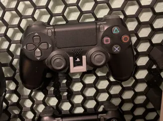Honeycomb wall controller holder PS4
