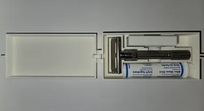 gillette slim adjustable DE razor (travel) case