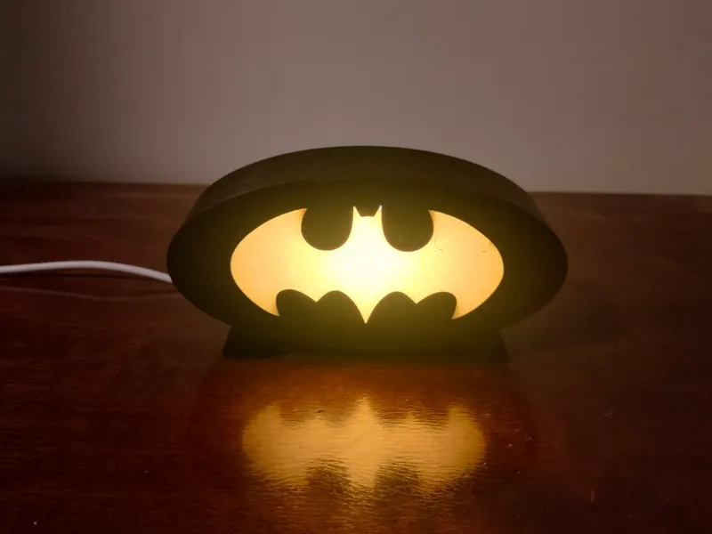 Batman lamp (night)