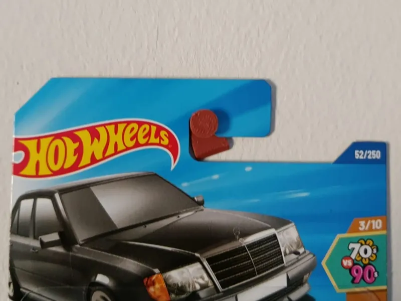[5 MINS] Tiny Hotwheels Display Hook