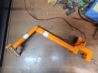 Lampada led con morsa da banco