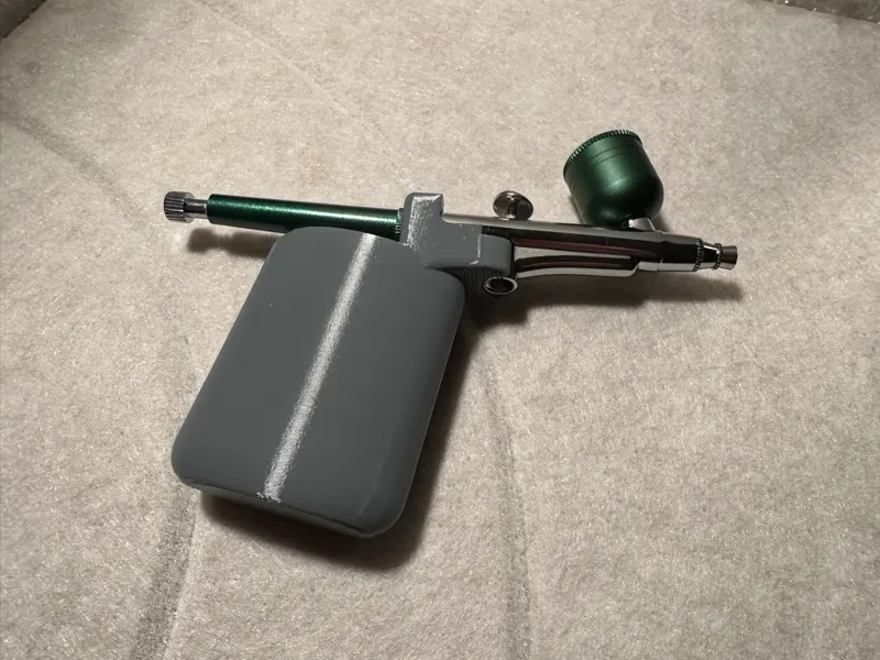 Airbrush snap on handle