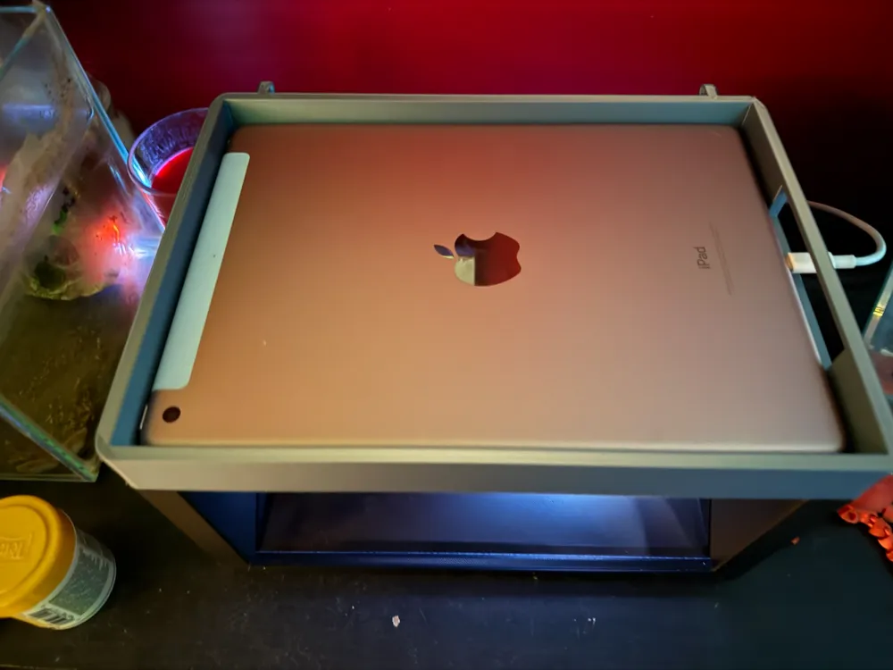 iPad 9.7" Hologram Box Free 3D Print Model MakerWorld