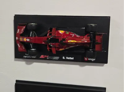 Invisible wall mount for Bburago 1:43 F1 cars