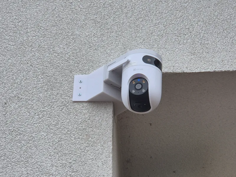 Corner camera mount