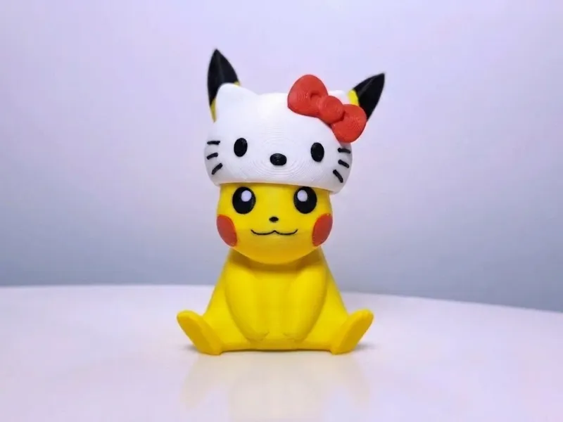 Pikachu con gorro de Hello Kitty